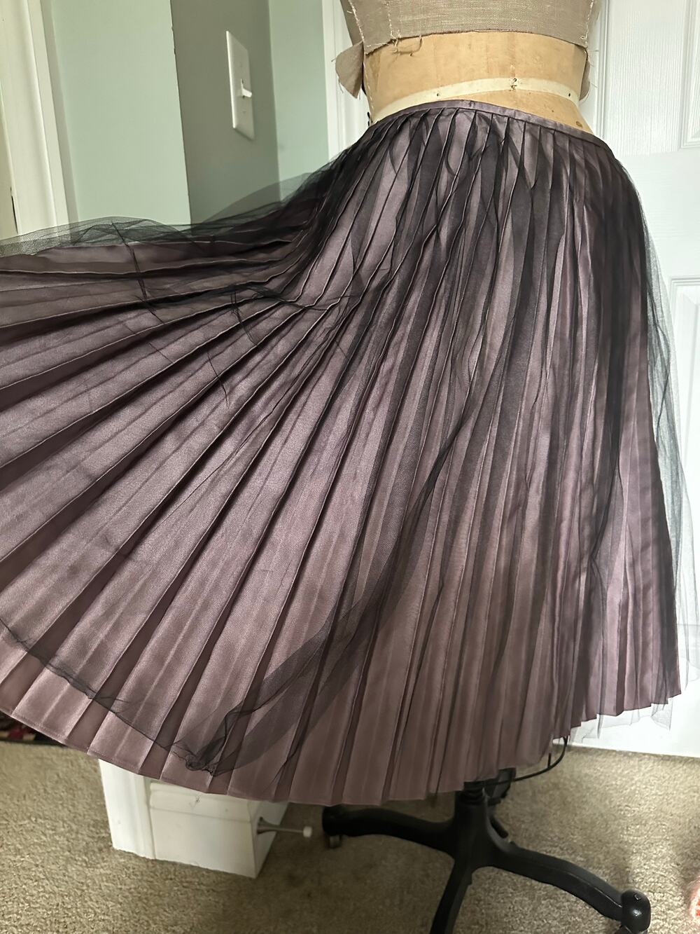 St. John evening Collection Pleated Metallic Skirt pink black tutu knee sz 8